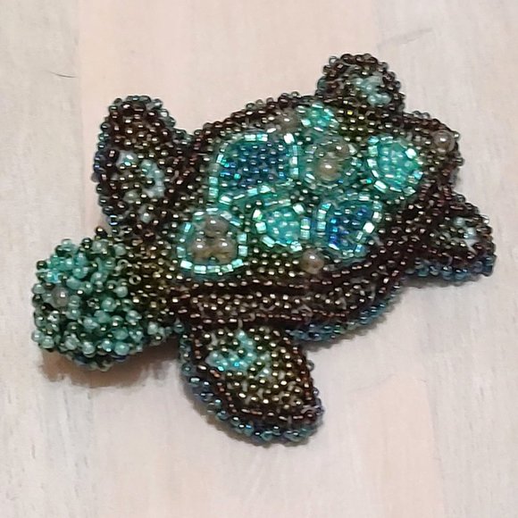 Handcrafted bead embroidery Brooch Turtle Pin - Picture 3 of 3